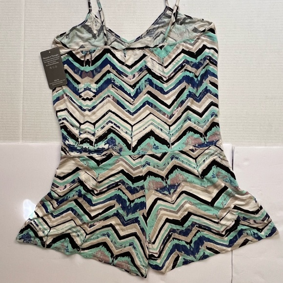 THREADS & THOUGHT Brand Multi Color Chevron Design Romper - Picture 4 of 5